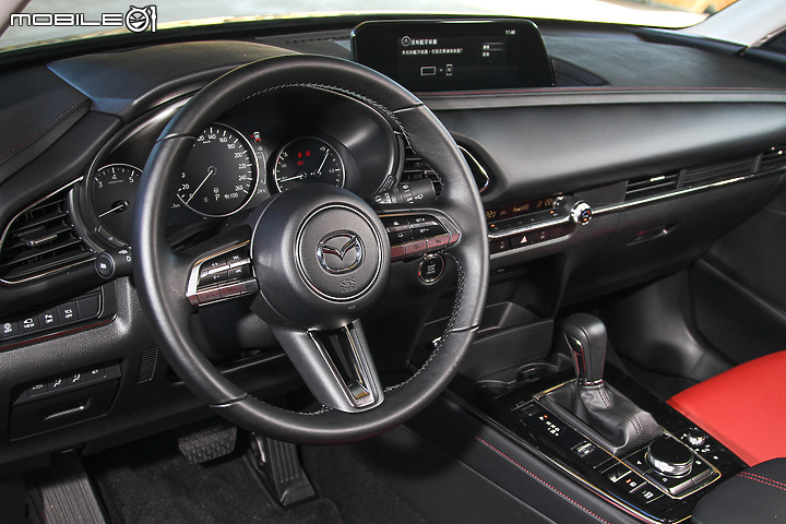 Mazda 3 & CX-30新年式雙車型試駕∣戰力補強、新色張揚 同級對手得提防提防