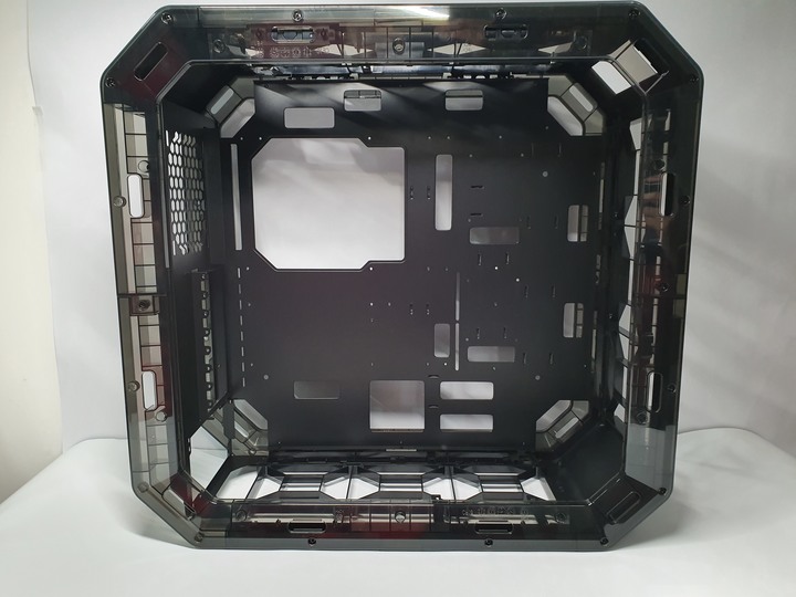想玩機殼還是被機殼玩，InWin Airforce 魅影黑 組裝式機殼開箱試用