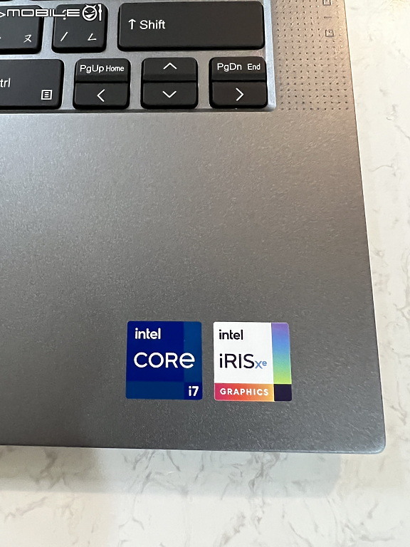 點我看大圖 GIGABYTE 技嘉 U4 UD 輕薄1公斤處女作 Ultrabook 開箱