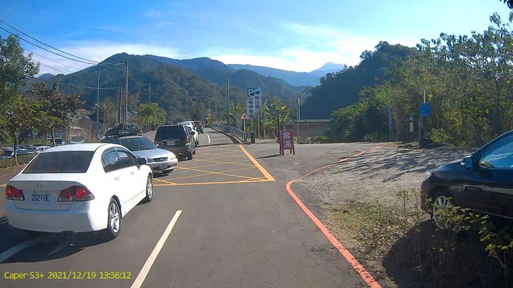 苗栗南庄老街靠右直行被左轉車撞車禍受傷