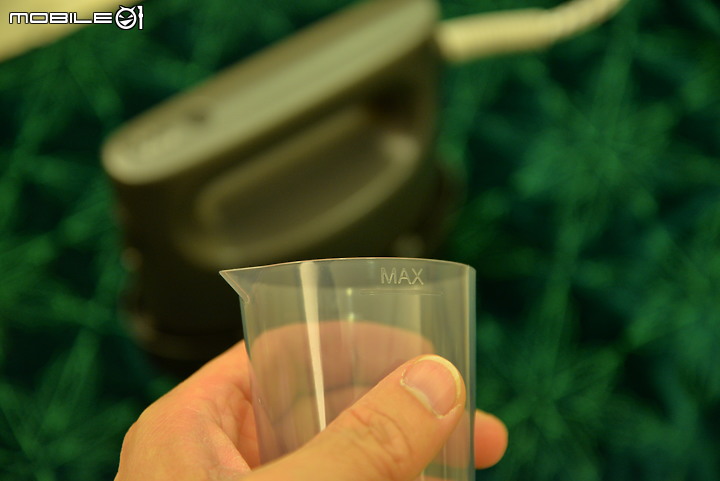 點我看大圖 【分享】熨斗真的只是熨斗這麼簡單?Panasonic NI-FS770二合一蒸氣電熨斗體驗心得