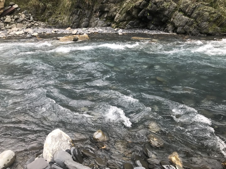 小雲豹→輕易完成的野溪溫泉瀑布SPA♨️
