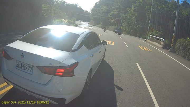 苗栗南庄老街靠右直行被左轉車撞車禍受傷