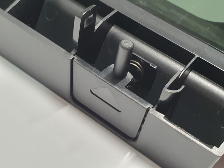 想玩機殼還是被機殼玩，InWin Airforce 魅影黑 組裝式機殼開箱試用