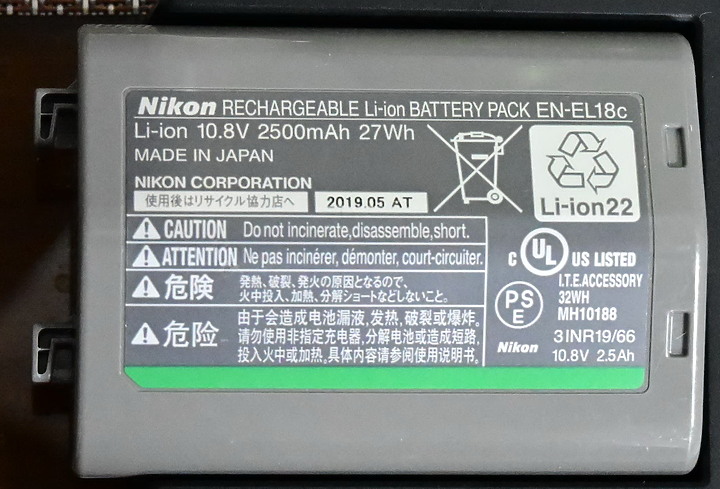 點我看大圖 Z9充電器無法充D6(D5)使用的舊款電池,是否誤傳?可以正常充電。