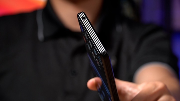 2021最相機的手機!Sony Xperia PRO-I 開箱體驗 | 1吋感光元件、YouTuber、Vloger、部落客必買、4K120fps錄影手機【束褲開箱】今年到了年底各大廠都陸續把當年度旗艦機種推陳出新,沒想到Sony年底開大招,發表了Sony Xperia Pro-I,那個I代表了Imaging,也定調這次的產品定位更接近相機...還是手機?我們就來開箱吧!