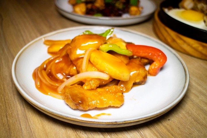結合鐵板料理與現炒!台中「喜廚燒餐館」家常菜彷彿回到家