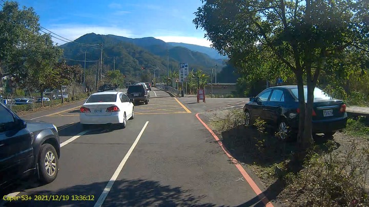 苗栗南庄老街靠右直行被左轉車撞車禍受傷