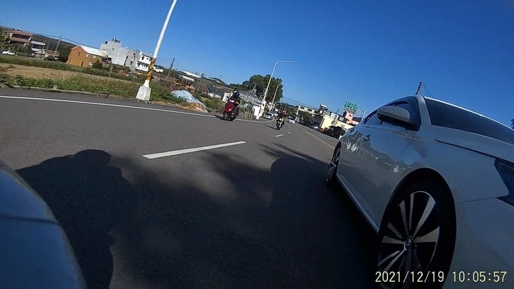 苗栗南庄老街靠右直行被左轉車撞車禍受傷