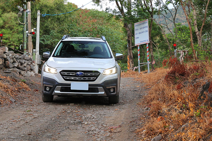 點我看大圖 (映像旅行) 探索秘境、背山望海、隨心所欲in屏東 feat. Subaru Outback