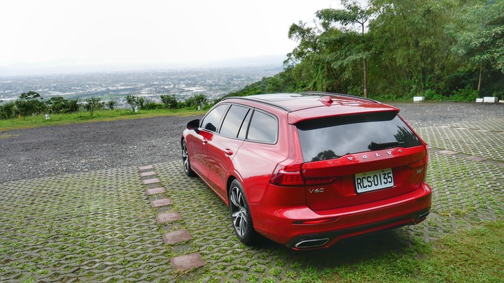 [遊記分享] Volvo V60 B5 R-Design 新車試駕 新手爸媽初體驗