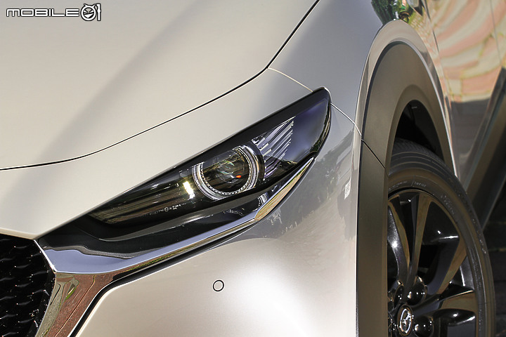 Mazda 3 & CX-30新年式雙車型試駕∣戰力補強、新色張揚 同級對手得提防提防