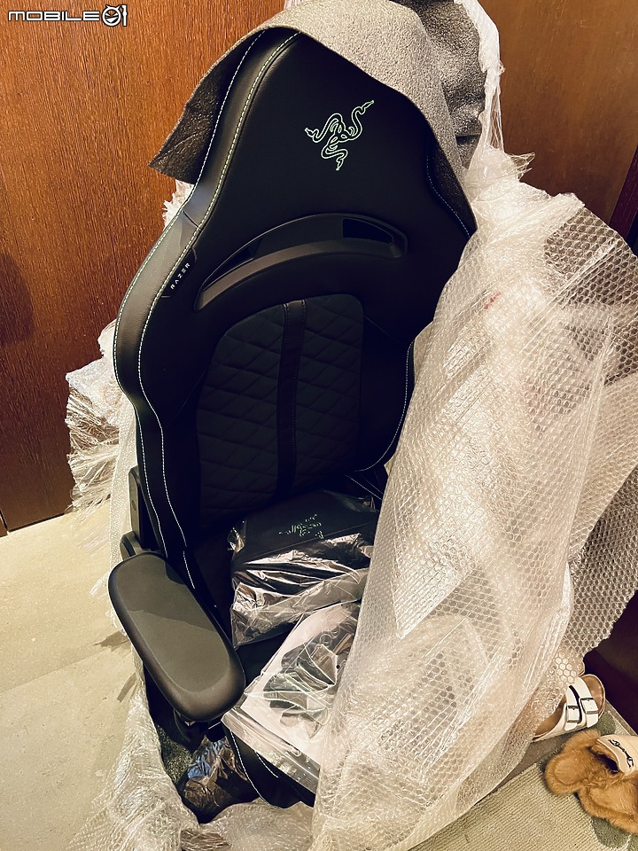 電腦人生中的好伴侶 - Razer Enki 電競椅 開箱&使用分享
