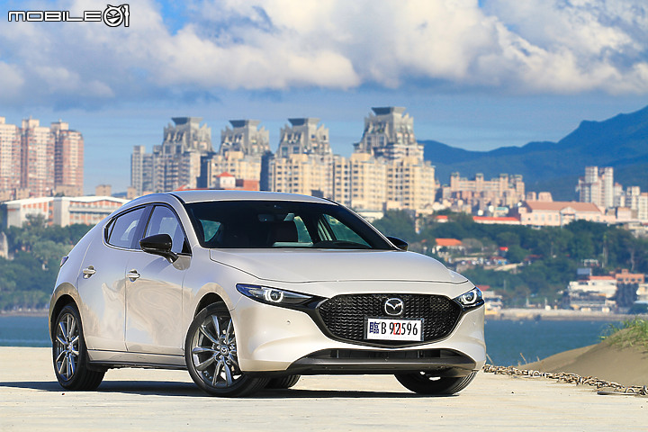 Mazda 3 & CX-30新年式雙車型試駕∣戰力補強、新色張揚 同級對手得提防提防
