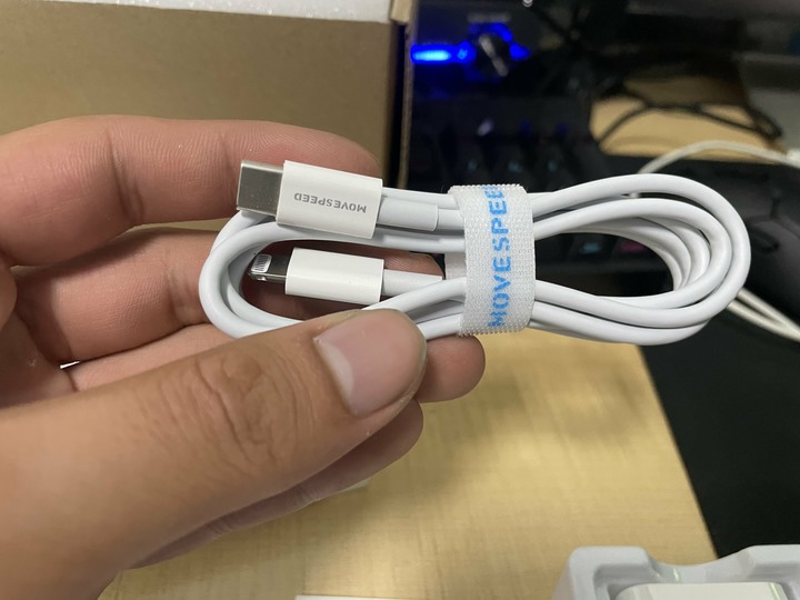 movespeed移速57000mah行動電源+MFI認證線+20W快充頭 開箱
