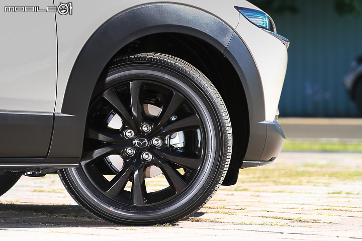 Mazda 3 & CX-30新年式雙車型試駕∣戰力補強、新色張揚 同級對手得提防提防