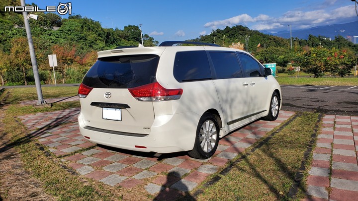 2014 Toyota Sienna 代步車開箱分享---一個人開這台車也未免太浪費了