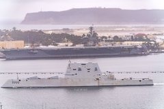 美國超級匿戰艦朱瓦特號驅逐艦四處鏽痕