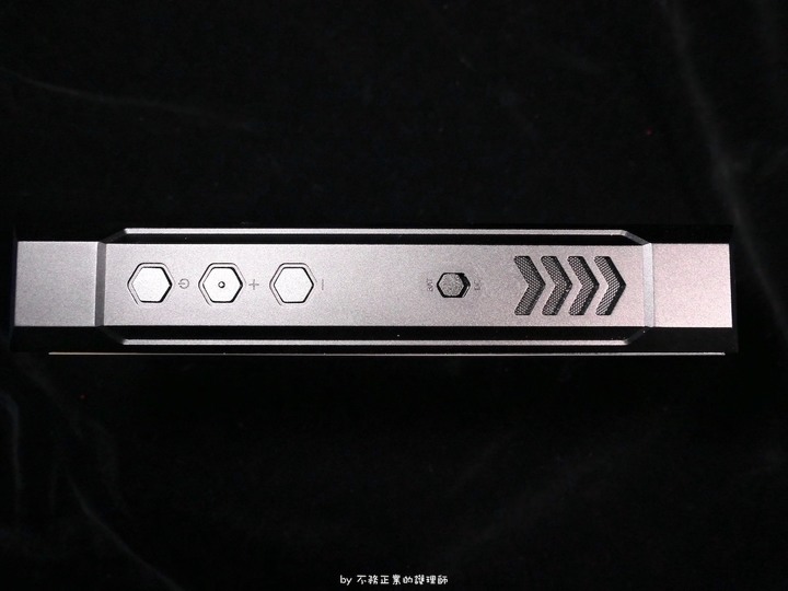 [不務正業護理師開箱]FiiO M17 HiFi 播放器可攜式台機～是旗艦播放器也是桌機,超級大耳罩模式,激發您耳罩耳機的潛能～