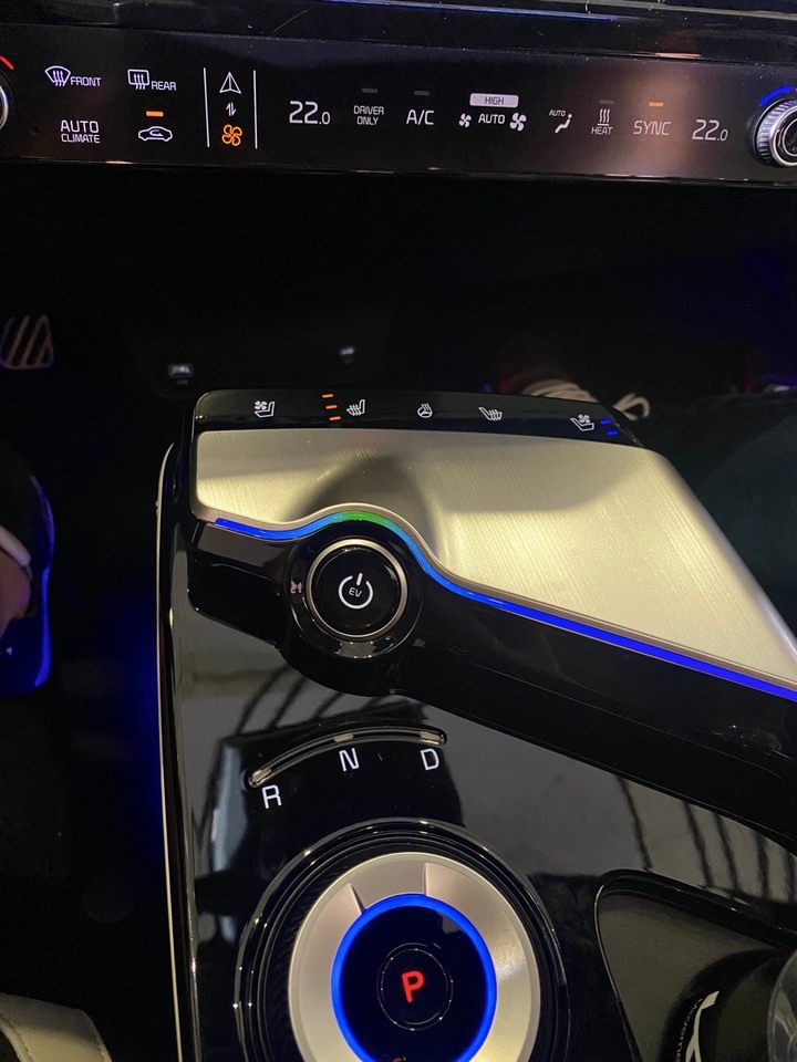 點我看大圖 KIA品牌大變身,EV6 電動車感覺滿值得期待?!