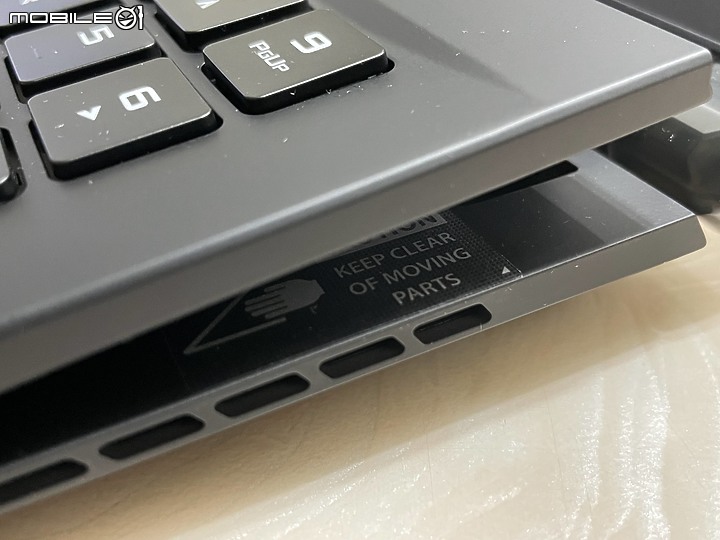 機構大改款、配件超玩家 ROG Zephyrus S17 GX703HR 快速心得分享