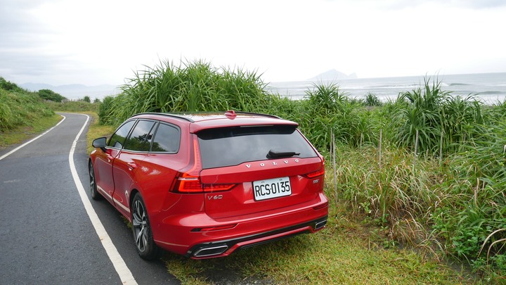 [遊記分享] Volvo V60 B5 R-Design 新車試駕 新手爸媽初體驗