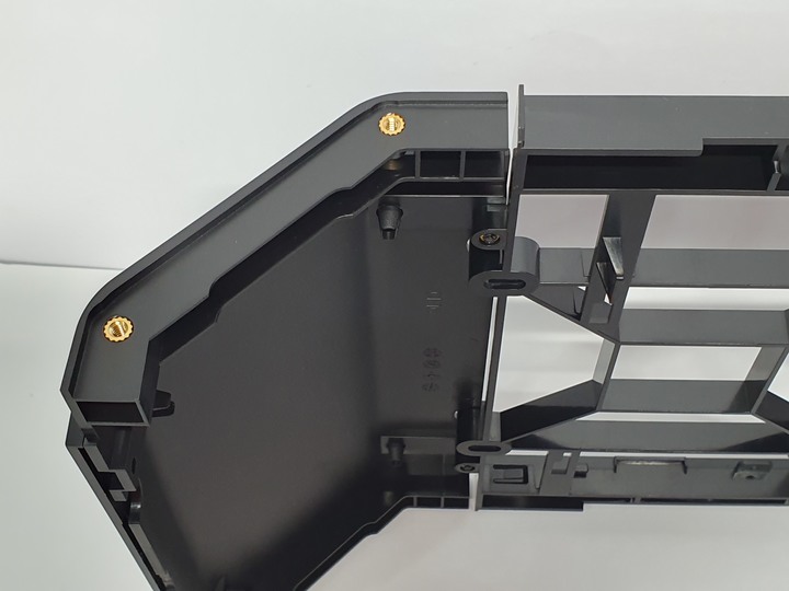 想玩機殼還是被機殼玩，InWin Airforce 魅影黑 組裝式機殼開箱試用