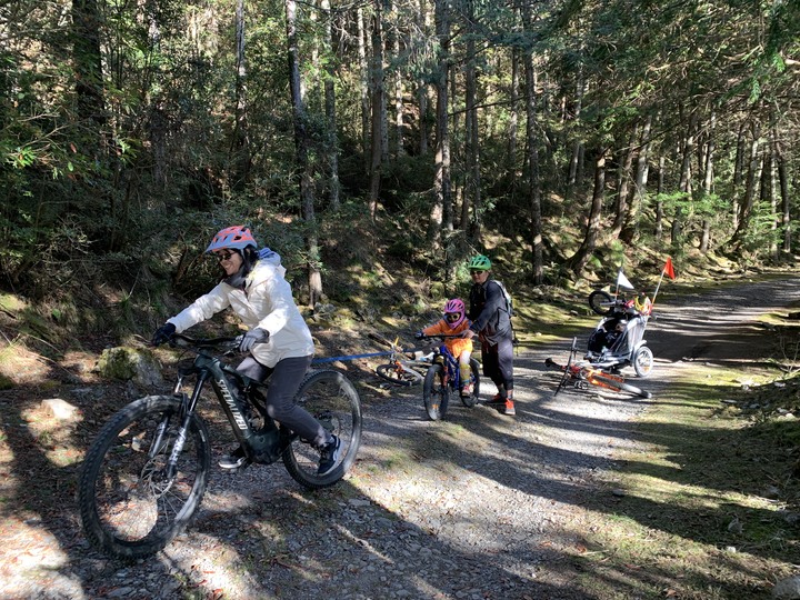 點我看大圖 上帝在這裡打翻了調色盤 - 登山車大雪山林道追楓去
