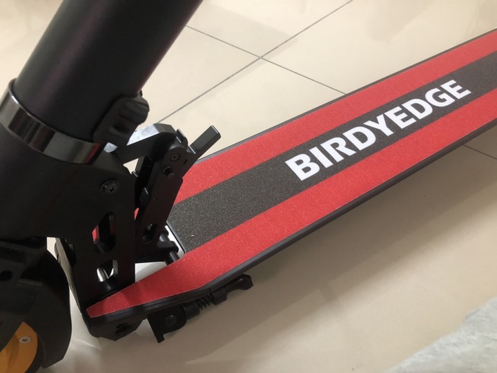 【BIRDYEDGE 電動滑板車選購建議 】2萬 ?! 不用真的嗎 !!!這款MIT CP值超高，最高30KM，雙避震，剎車。