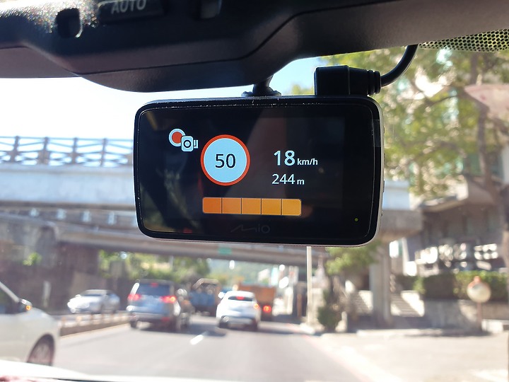 << 出門在走 >> Mio 887 4K 行車記錄器心得分享 << Mio要有 >>