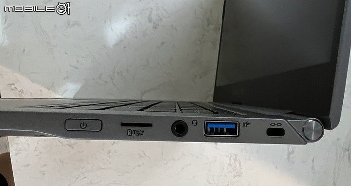 點我看大圖 GIGABYTE 技嘉 U4 UD 輕薄1公斤處女作 Ultrabook 開箱