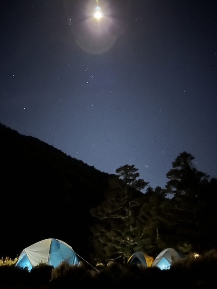 【百岳】夜宿月光下的新武呂溪,看朝陽灑落嘉明湖