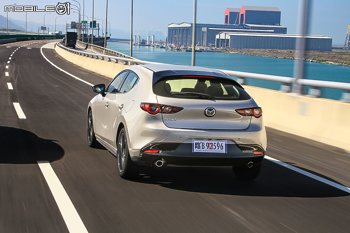 Mazda 3 & CX-30新年式雙車型試駕∣戰力補強、新色張揚 同級對手得提防提防