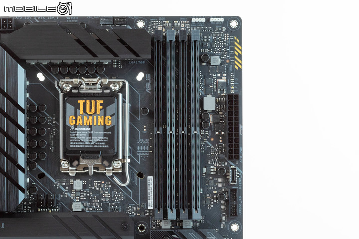 ASUS TUF GAMING Z690 PLUS WIFI D4 主機板開箱 隱藏在中階定位的實力派選擇