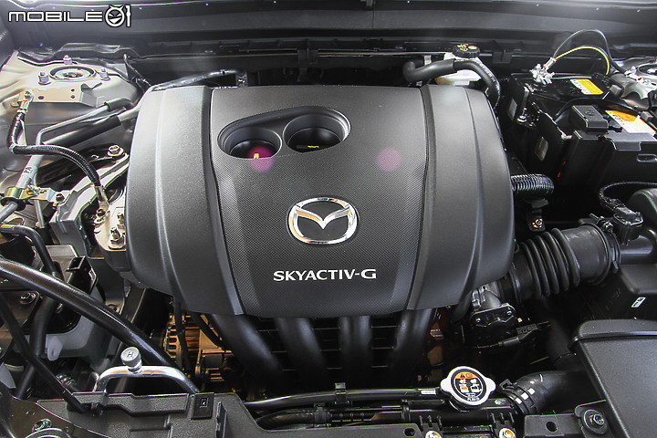 Mazda 3 & CX-30新年式雙車型試駕∣戰力補強、新色張揚 同級對手得提防提防