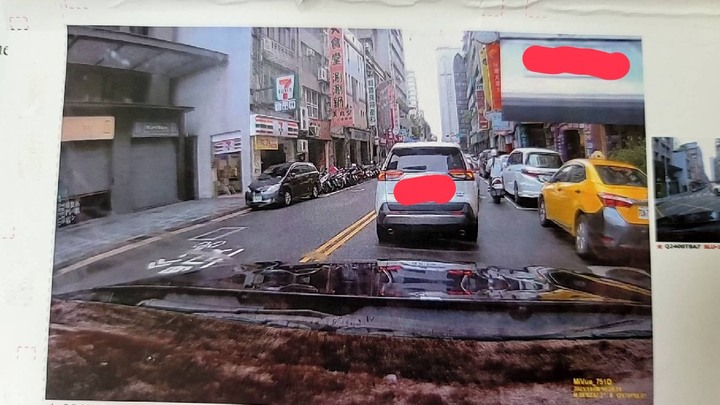 車輛右轉，堵車堵在網狀線區域算違法？