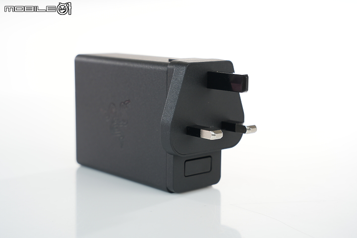 Razer Book Quartz 粉紅新色報到 USB-C 氮化鎵充電器同場實測