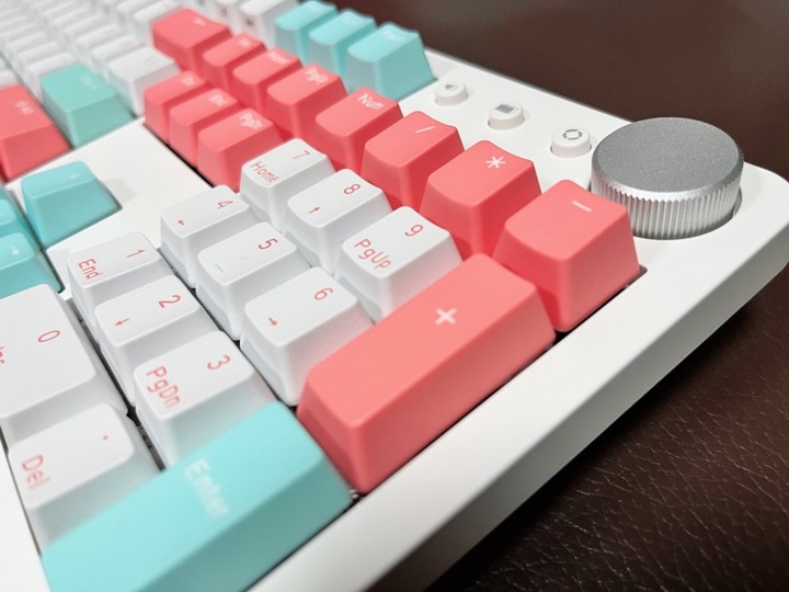 IROCKS K73M機械鍵盤cherry茶軸開箱
