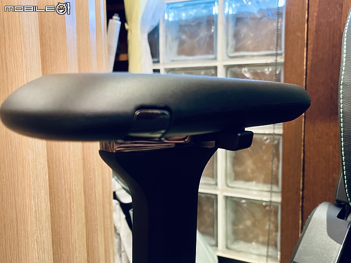 電腦人生中的好伴侶 - Razer Enki 電競椅 開箱&使用分享