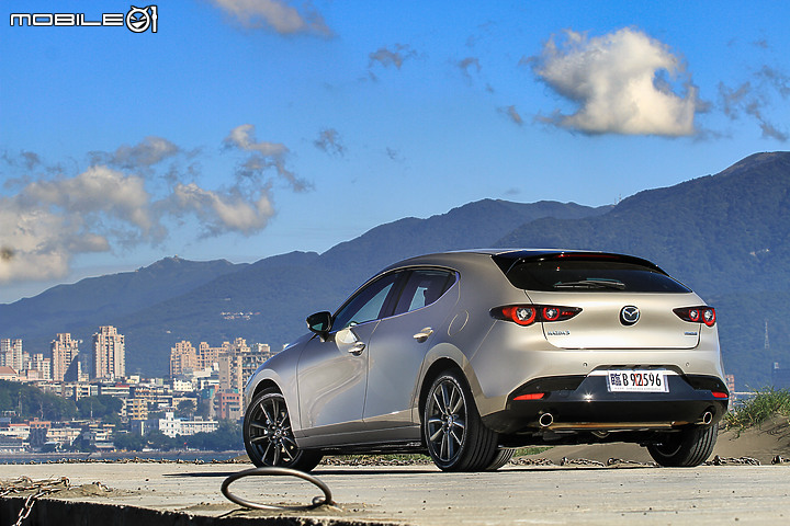 Mazda 3 & CX-30新年式雙車型試駕∣戰力補強、新色張揚 同級對手得提防提防
