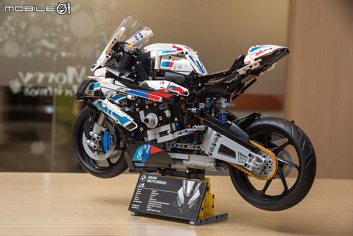 【開箱實拍】LEGO 42130 BMW M 1000 RR|1/5大比例精緻又好玩!