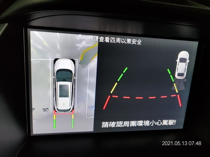 點我看大圖 這倒車顯影品質會不會太精彩了