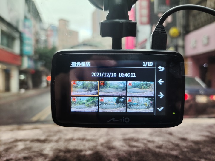 Mio MiVue™ 887 行車紀錄器開箱