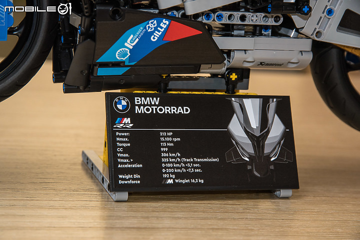 【開箱實拍】LEGO 42130 BMW M 1000 RR|1/5大比例精緻又好玩!