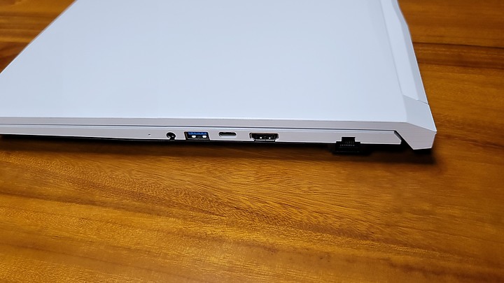 MSI Sword 17開箱 我的大螢幕美型工作機
