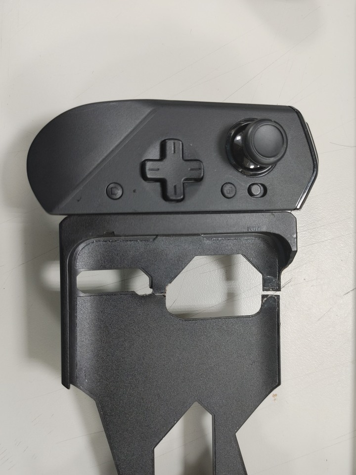 ROG KUNAI 3 Gamepad 手把支架斷裂,壽命才兩個月?