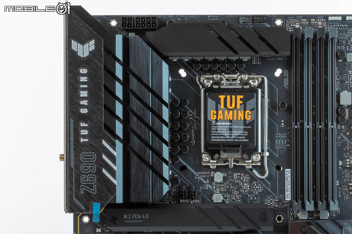 ASUS TUF GAMING Z690 PLUS WIFI D4 主機板開箱 隱藏在中階定位的實力派選擇