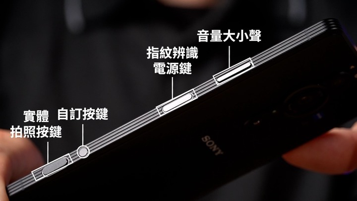 2021最相機的手機!Sony Xperia PRO-I 開箱體驗 | 1吋感光元件、YouTuber、Vloger、部落客必買、4K120fps錄影手機【束褲開箱】今年到了年底各大廠都陸續把當年度旗艦機種推陳出新,沒想到Sony年底開大招,發表了Sony Xperia Pro-I,那個I代表了Imaging,也定調這次的產品定位更接近相機...還是手機?我們就來開箱吧!
