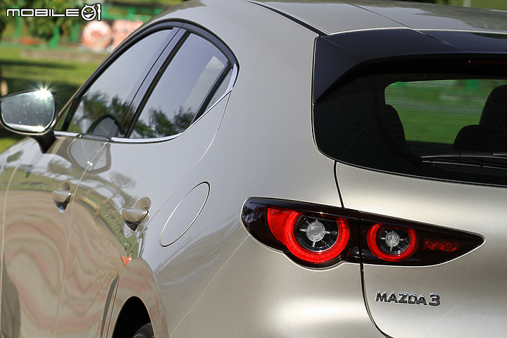 Mazda 3 & CX-30新年式雙車型試駕∣戰力補強、新色張揚 同級對手得提防提防