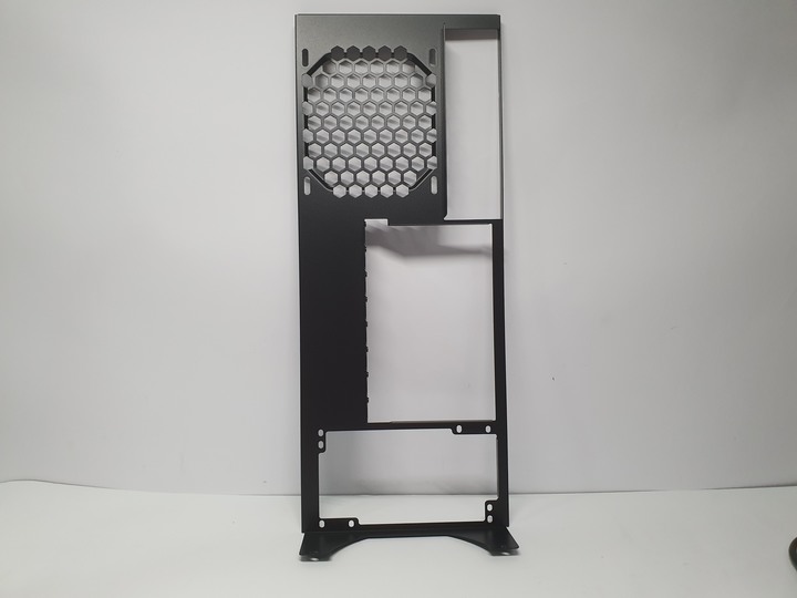 想玩機殼還是被機殼玩，InWin Airforce 魅影黑 組裝式機殼開箱試用